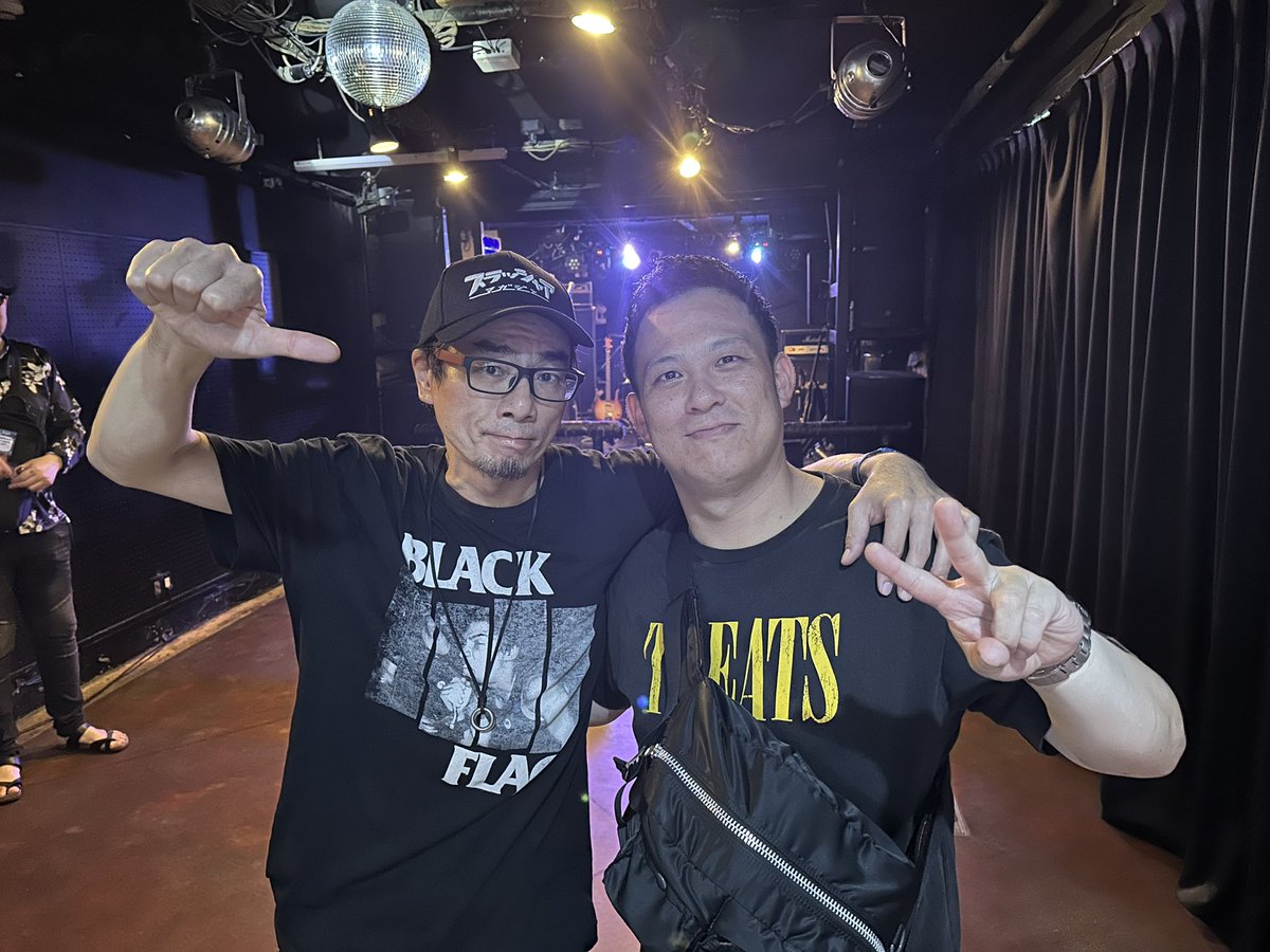 good_sun1106's tweet photo. 9/12(sat.)オレプレ主催『bitter de sweet 』at心斎橋AtlantiQs Part③
super scramble
#THEORANGEPRESIDENT
#bitterdesweet
#superscramble
#ギタリストandギタボと写真撮りたい
#同じパート同士で2ショット https://t.co/yQHN4mjpNX