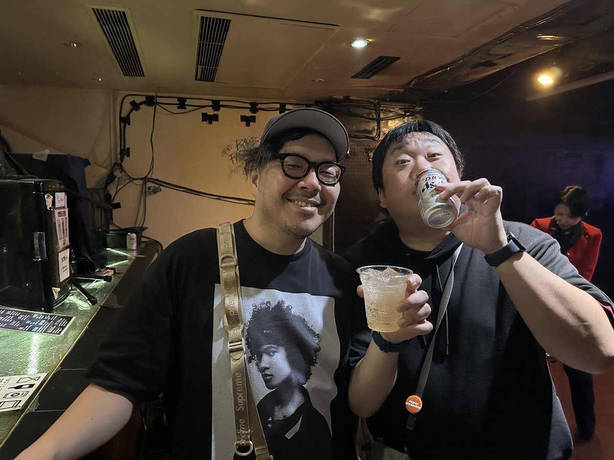 good_sun1106's tweet photo. 9/12(sat.)オレプレ主催『bitter de sweet 』at心斎橋AtlantiQs Part③
super scramble
#THEORANGEPRESIDENT
#bitterdesweet
#superscramble
#ギタリストandギタボと写真撮りたい
#同じパート同士で2ショット https://t.co/yQHN4mjpNX