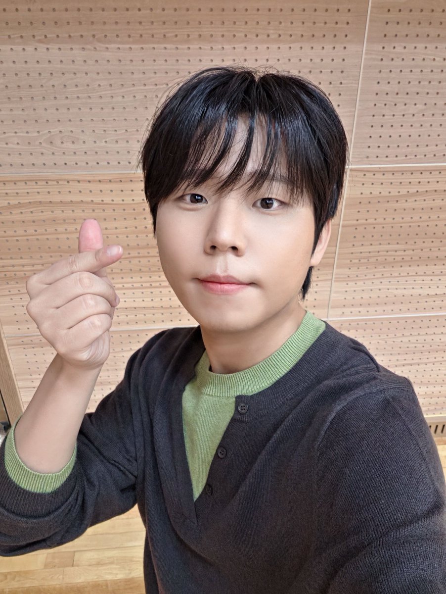 meet_the_seung's tweet photo. 정승환과 함께한 🍃진주교대 2026 두류문화한마당🪽

함께 무대를 만들어간 진주교대 학우분들 감사합니다🫶🏻
즐거운 축제 기간 되시길 바랍니다! 

🎼 SET LIST 

01. 그 겨울 
02. 비가 온다
03. 마치 오늘처럼
04. 너였다면
05. 눈사람
+ 사랑에 빠지고 싶다

#정승환 #JungSeungHwan https://t.co/X78ddLMjsG