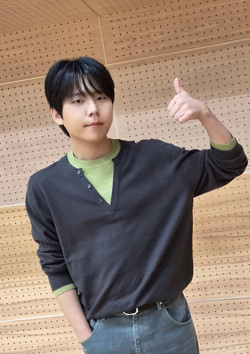 meet_the_seung's tweet photo. 정승환과 함께한 🍃진주교대 2026 두류문화한마당🪽

함께 무대를 만들어간 진주교대 학우분들 감사합니다🫶🏻
즐거운 축제 기간 되시길 바랍니다! 

🎼 SET LIST 

01. 그 겨울 
02. 비가 온다
03. 마치 오늘처럼
04. 너였다면
05. 눈사람
+ 사랑에 빠지고 싶다

#정승환 #JungSeungHwan https://t.co/X78ddLMjsG
