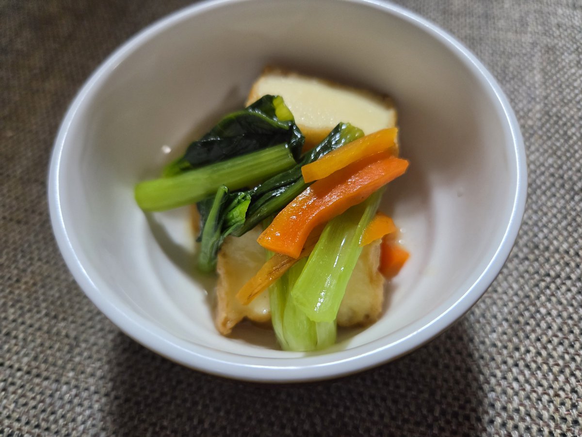 aira_ram's tweet photo. 今日の晩ごはん、ちらし寿司、厚揚げと小松菜の煮浸し、お吸い物。錦糸卵は諦めました。煮浸しはAIで生成しました。(レシピを)
おいしかった。 https://t.co/zltPaNFVD9