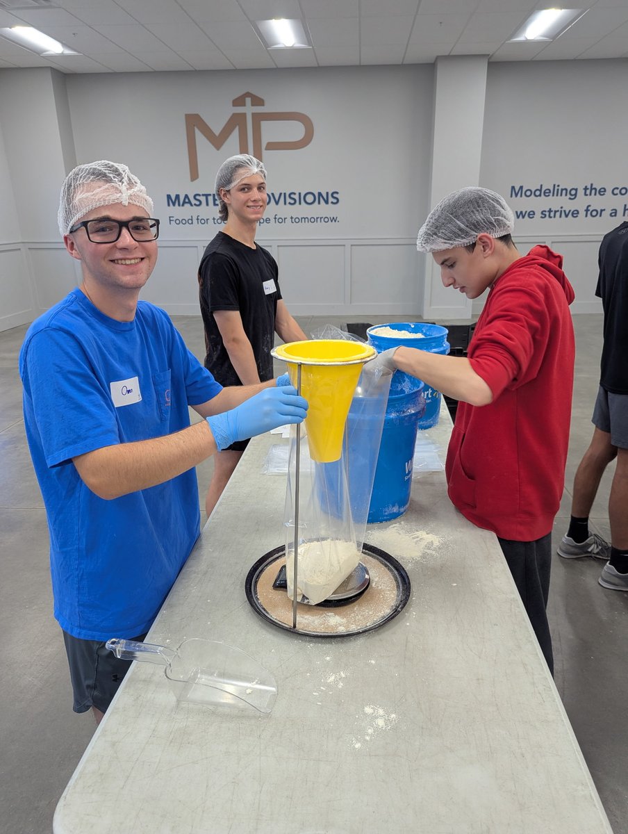 MasterProvision's tweet photo. We had our first Student Day of the school year yesterday! Students packaged masa flour into 5 lb bags for our friends at FIESTA NKY.

Looking for student volunteer opportunities? Sign up for Students Days the 1st and 3rd Tuesday of the month from 3-5pm. https://t.co/Ln8D7MWuzX https://t.co/YyqBaNyFI3