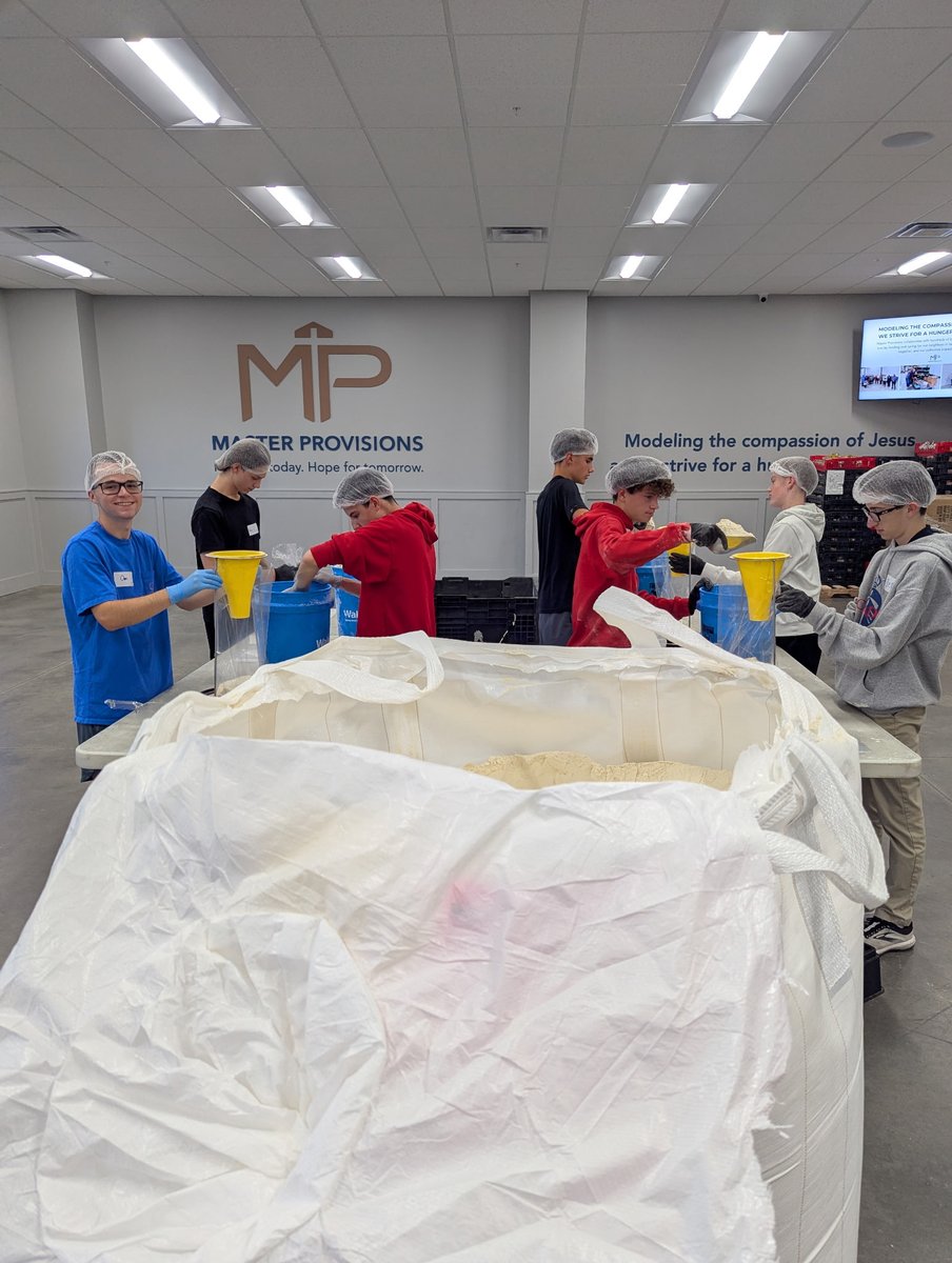MasterProvision's tweet photo. We had our first Student Day of the school year yesterday! Students packaged masa flour into 5 lb bags for our friends at FIESTA NKY.

Looking for student volunteer opportunities? Sign up for Students Days the 1st and 3rd Tuesday of the month from 3-5pm. https://t.co/Ln8D7MWuzX https://t.co/YyqBaNyFI3