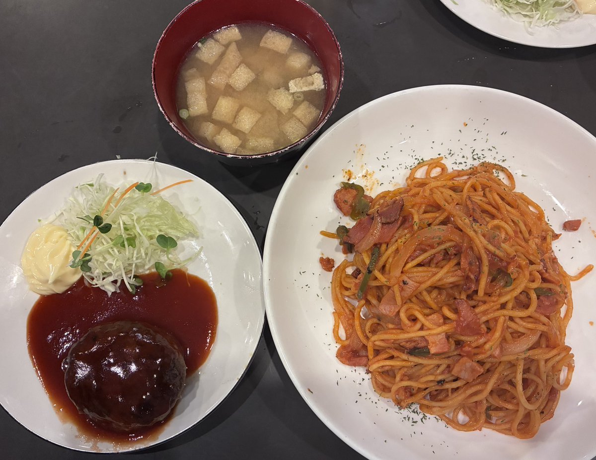 suiko_a's tweet photo. 9/13
ナポリタンとミニハンバーグ(+100円のクオリティじゃない) セット
サービスドリンク付き☕️
昭和レトロ喫茶 ワクワクする！
#カヤシマ
#孤独のグルメ巡礼
#吉祥寺 https://t.co/yZodj3w7qx