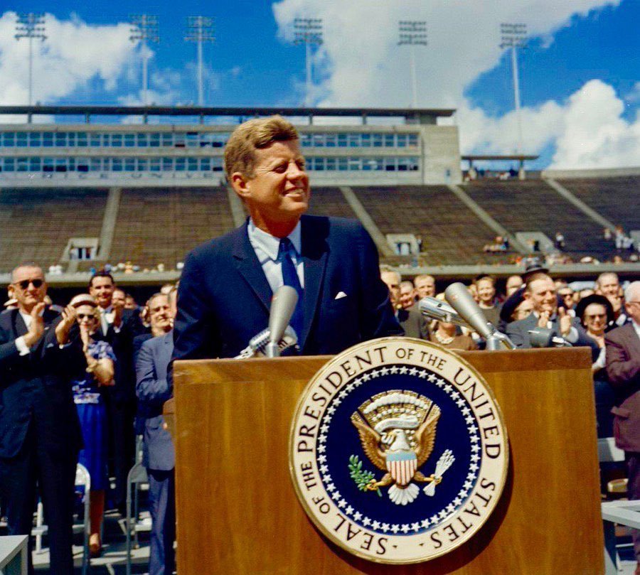 QuotesforGoal's tweet photo. “Perdona a tus enemigos, pero no olvides sus nombres”

John F. Kennedy https://t.co/YnbQJgvdFE