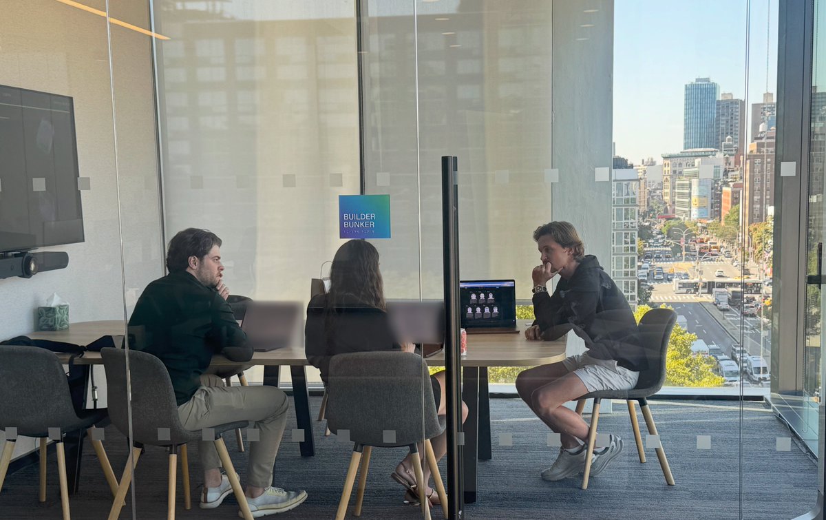 incubator's tweet photo. Two great sessions to start week three of Cohort 5. 

Thanks for sitting down with the teams:
- @Pedromiranda — Head of Consumer, @SolanaFndn
- @alemartcard and @NaytheForceBwU — Partners, @FoundationCap https://t.co/F0evGACM9L
