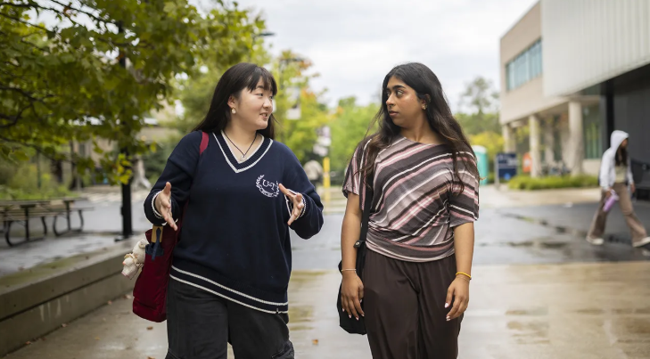 Bloomberg Nursing students Jacelynn Su (left) and Abeeha Shuja are seen on the University of Toronto Mississauga campus on Sept. 9, 2026.
(Photo by Nick Iwanyshyn)