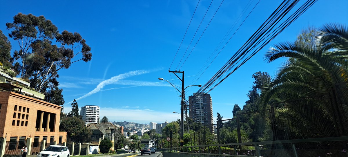 Inhivnat's tweet photo. @chemtrail @margamargatv @radio_festival @GobiernodeChile alguna explicación https://t.co/0oE57d08hd