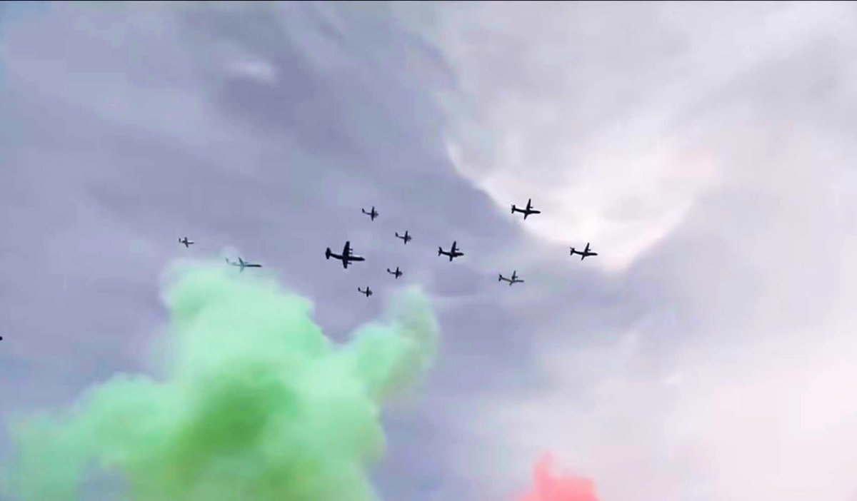 rosaicela_'s tweet photo. El cielo de la capital de #México se pintó con los colores de la Bandera y, por primera vez, hubo una formación de 99 aeronaves de la Fuerza Aérea Mexicana y la @GN_MEXICO_. 🇲🇽#DesfileCívicoMilitar2026 @Claudiashein @SEMAR_mx @Defensamx1 https://t.co/g2oSFYg3f5