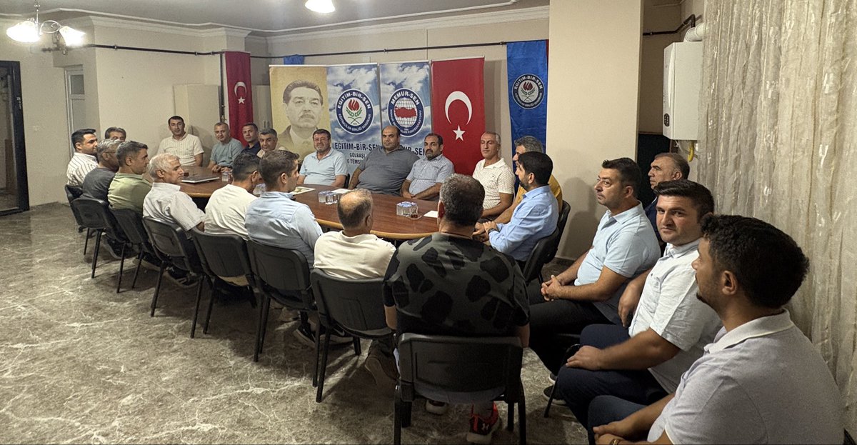 demirmehmet02's tweet photo. DÜNÜN TECRÜBESİ, BUGÜNÜN İRADESİYLE…

BESNİ VE GÖLBAŞI İLÇE ZİYARETLERİMİZDE; 
DELEGELERİMİZLE, DELEGE ADAYLARIMIZLA VE İŞYERİ TEMSİLCİLERİMİZLE İSTİŞARE EDİYOR…

***SORUNLARA
ÇÖZÜM ÜRETİYORUZ***

#DününTecrübesiBugününİradesi
#AynıAşkAynıİnançAynıHeyecanla
#BizBirlikteGüçlüyüz https://t.co/wZzstfvk9s