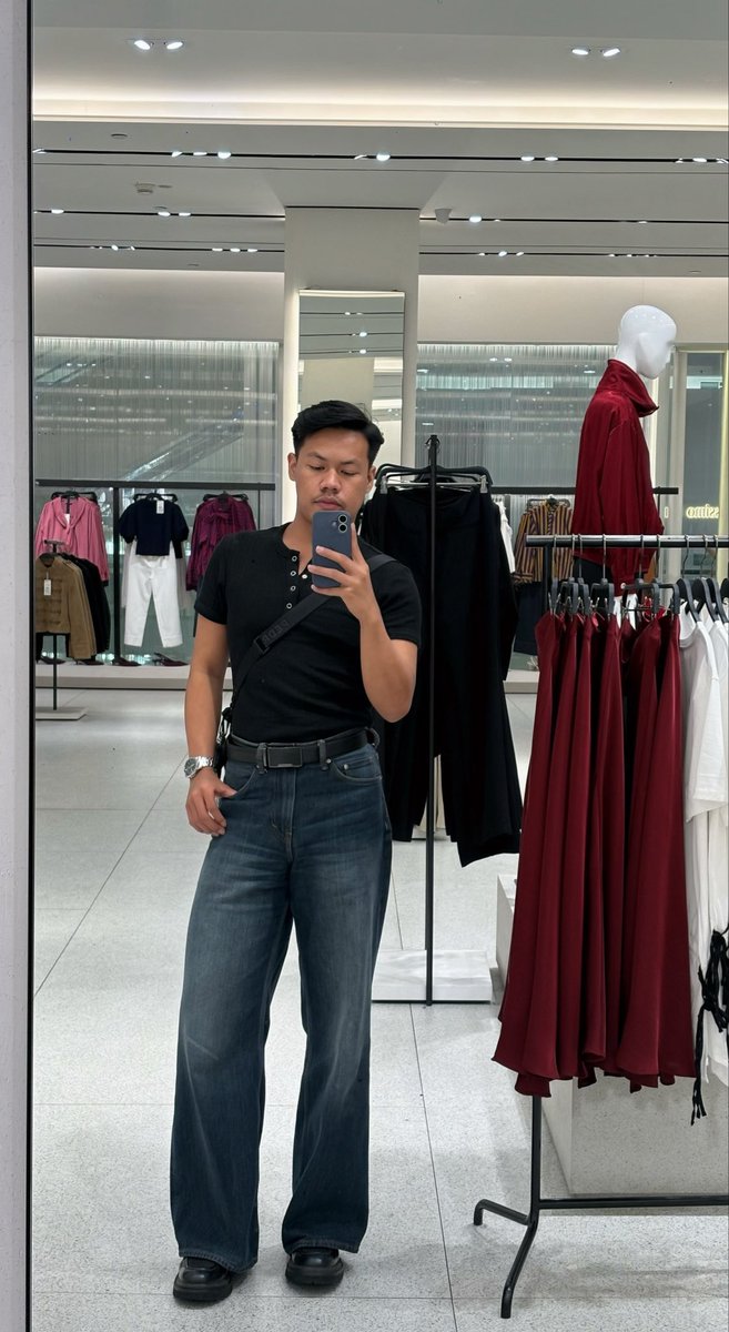 onlyyappingg's tweet photo. basic fits https://t.co/d571HkrGhN