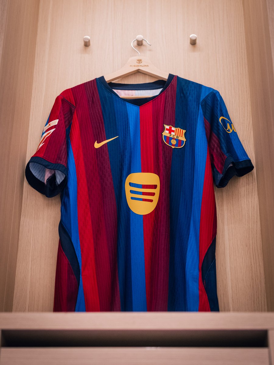 FCBarcelona_es's tweet photo. La mejor camiseta del mundo 💙❤️

¿Aún no la tienes?
🛍️ https://t.co/2sGKWKbsWZ https://t.co/iAHqUYeDYQ