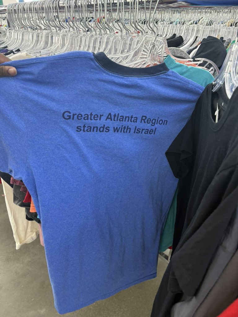 1stEthicalLeo's tweet photo. type shit kpop idols wear when they wanna be different https://t.co/t39dX3wo4R