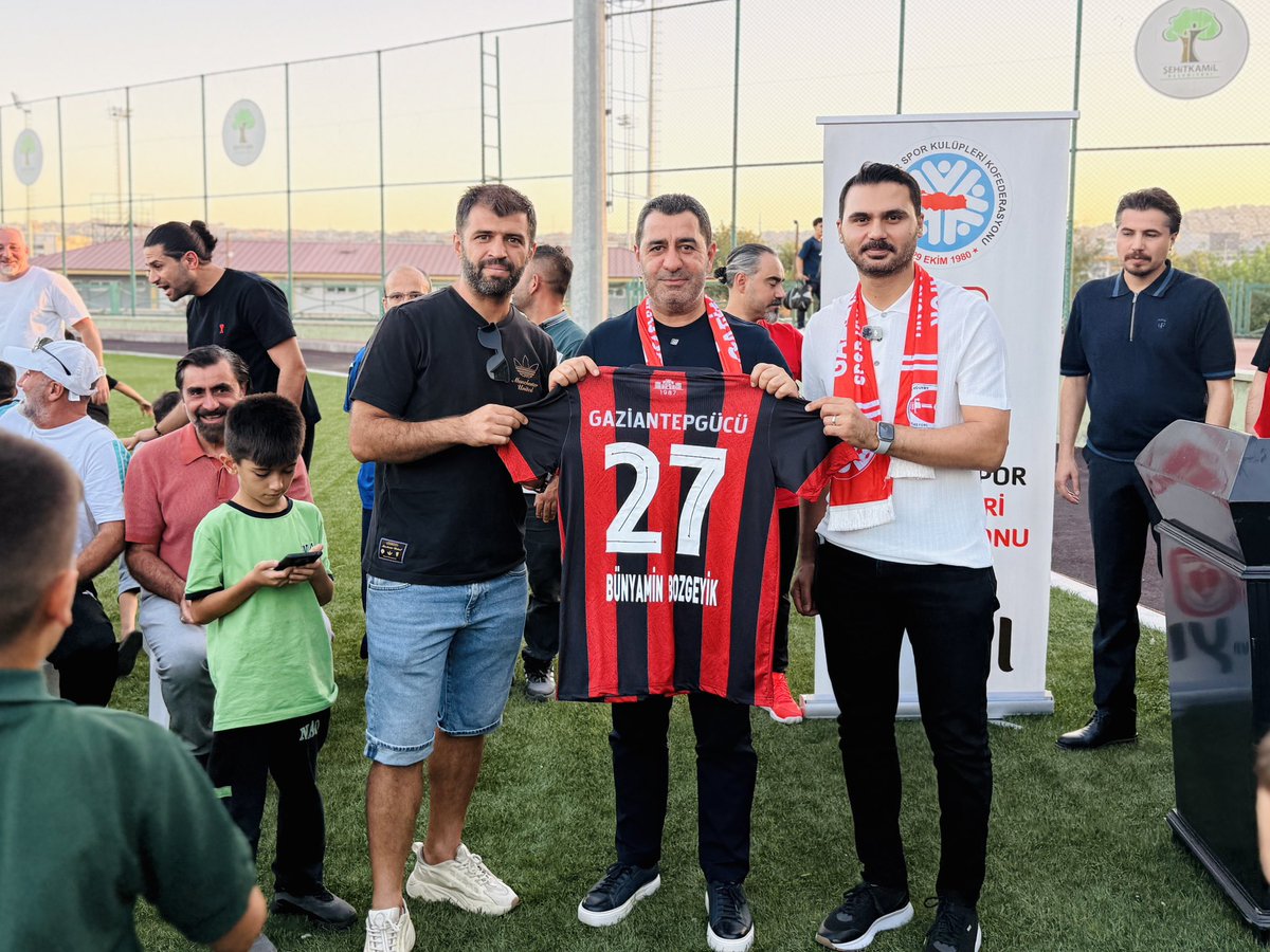 BBozgeyik_27's tweet photo. Gaziantep Amatör Spor Kulüpleri Federasyonumuzu; GBB Başkan Vekilimiz Halil Uğur ve GSB İl Müdürümüz Numan Nafiz Şahin ile ziyaret ettik.

Kulüp yöneticilerimiz, antrenörlerimiz ve sporcularımızla amatör sporun geleceğine dair önemli istişarelerde bulunduk.

ASKF Başkanımız Ömer Alper Köroğlu ve yönetimini tebrik ediyor, başarılar diliyorum. Misafirperverlikleri için teşekkür ediyorum. 🇹🇷🏆
@RTErdogan 
@halilugur1971 
@Numannafizsahin 
@oalperk 
#Gaziantep