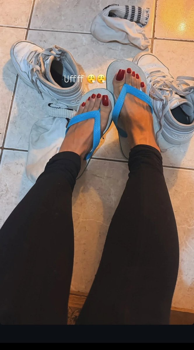 specialwomann's tweet photo. Masaj yaparmısınn 💅👣🤗 https://t.co/xQLfSScIR9