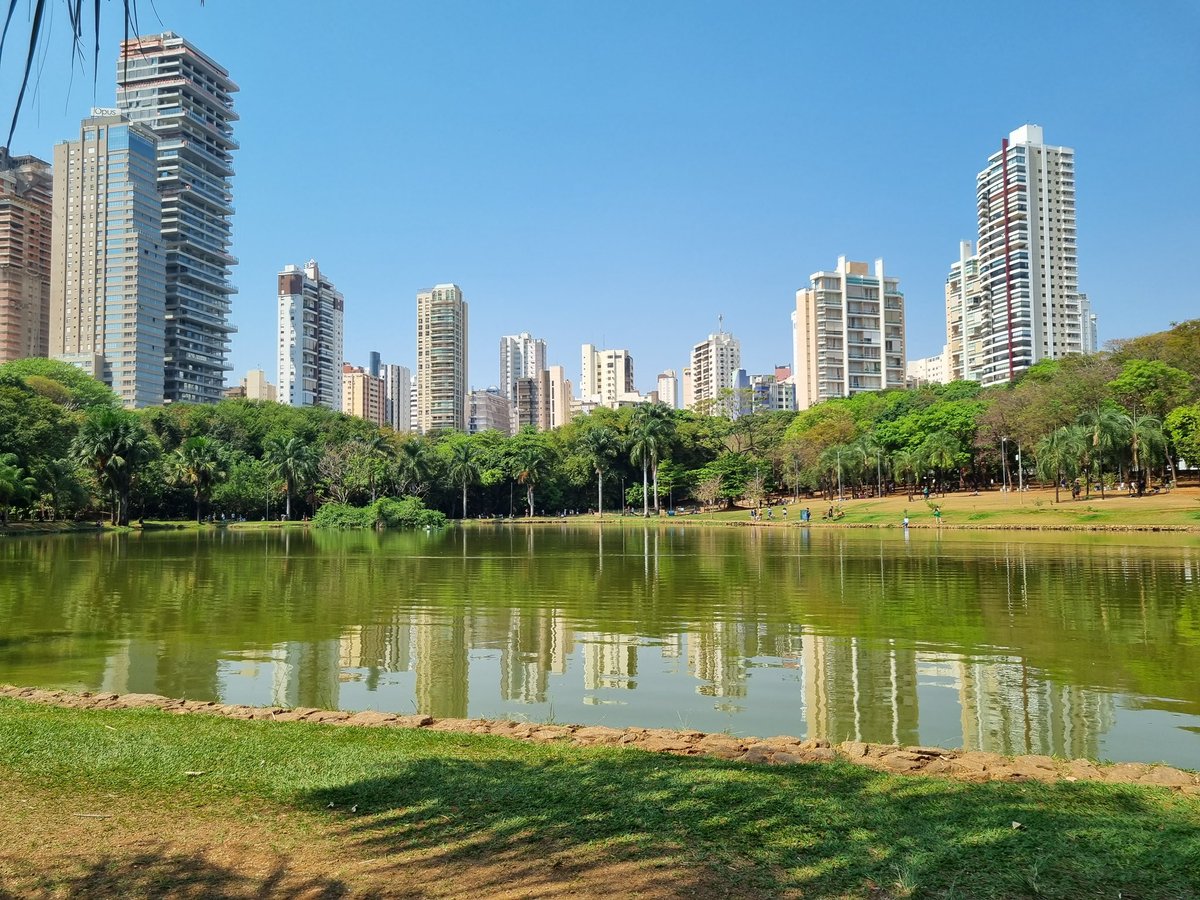 eufelinhares's tweet photo. quem em sã consciência vai querer morar em uma cidade verde, tecnológica, com dezenas de parques, segura, bem localizada, que tem uma vasta vida noturna, que é referência nacional em saúde, que possui um dos maiores conjuntos art deco do mundo e ainda tem baixo custo de vida? https://t.co/MfTgtFClry