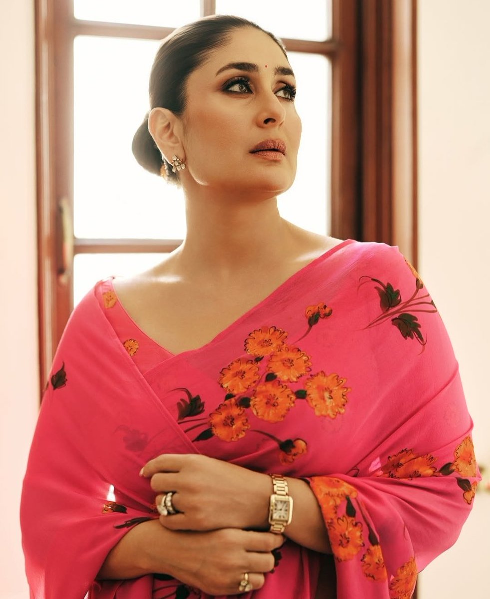 Krupss_kd's tweet photo. Did #Kareena take inspiration from #Kangana ?? #Rani #Queen @KanganaTeam #Kanganaranaut #Kareenakapoor #Bebo #Modi #Srk #Upi https://t.co/TFIqjAzlmw