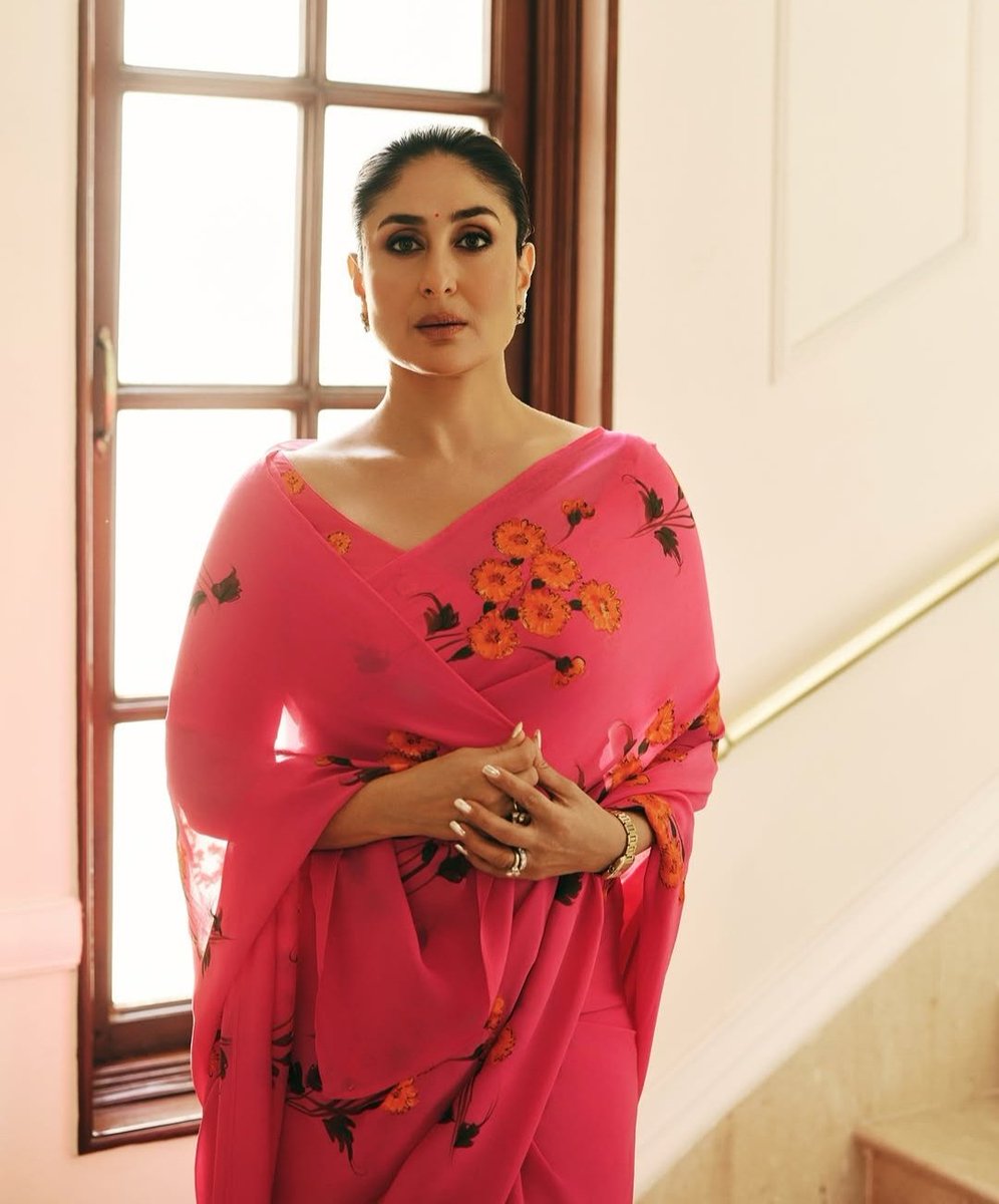 Krupss_kd's tweet photo. Did #Kareena take inspiration from #Kangana ?? #Rani #Queen @KanganaTeam #Kanganaranaut #Kareenakapoor #Bebo #Modi #Srk #Upi https://t.co/TFIqjAzlmw