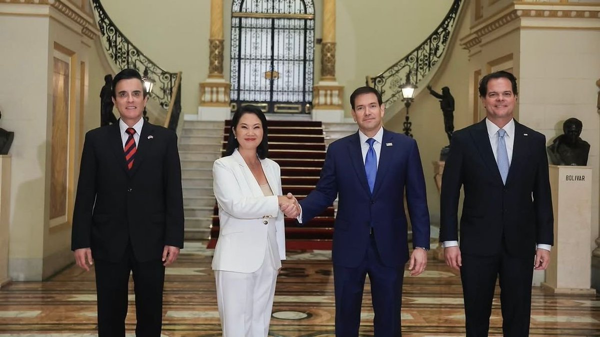 Gmortiz61's tweet photo. "AMERICA PARA LOS AMERICANOS". #EEUU reasignará ayudas militares a #Latinoamérica, tras la gira del secret. de Estado #MRubio, (Foto con K.Fujimori), por la región). Más de U$50 M. para Eslovaquia, Macedonia del N., Túnez e Irak, fluirán a Panamá, Perú, Ecuador y Colombia. Clave. https://t.co/pkJ8rfW9cU