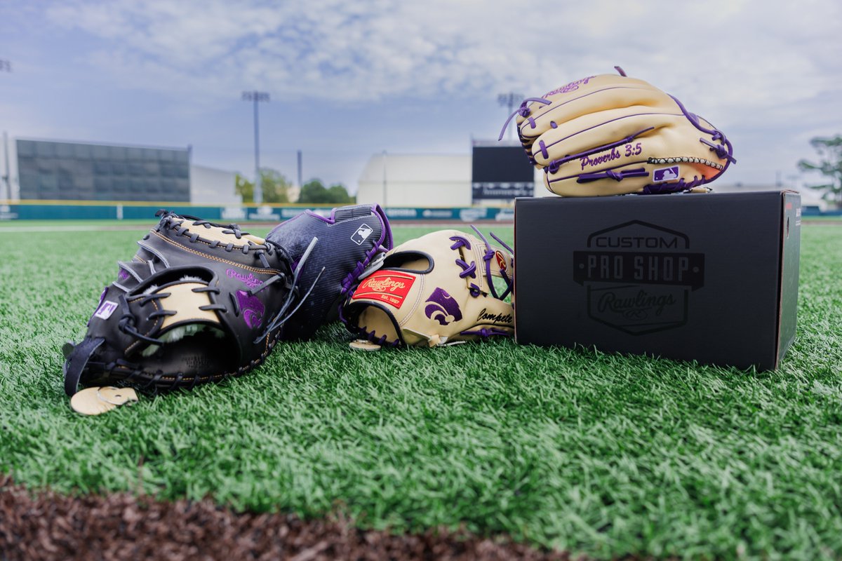 KStateBSB's tweet photo. Flashing our new @RawlingsSports leather 🔥

#EMAW https://t.co/jiob1TvBNg