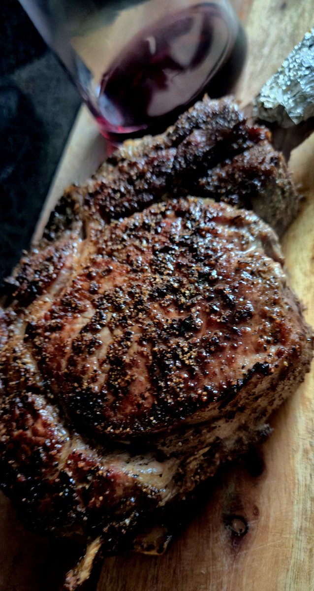 MphoMasoleng's tweet photo. Bonjour 👋. Had my asian salad with Tomahawk steak, bone marrow &amp; toasted sourdough 😁🤸‍♀️🍷😋👌#MunchWithMpho https://t.co/irj6pi4tSg