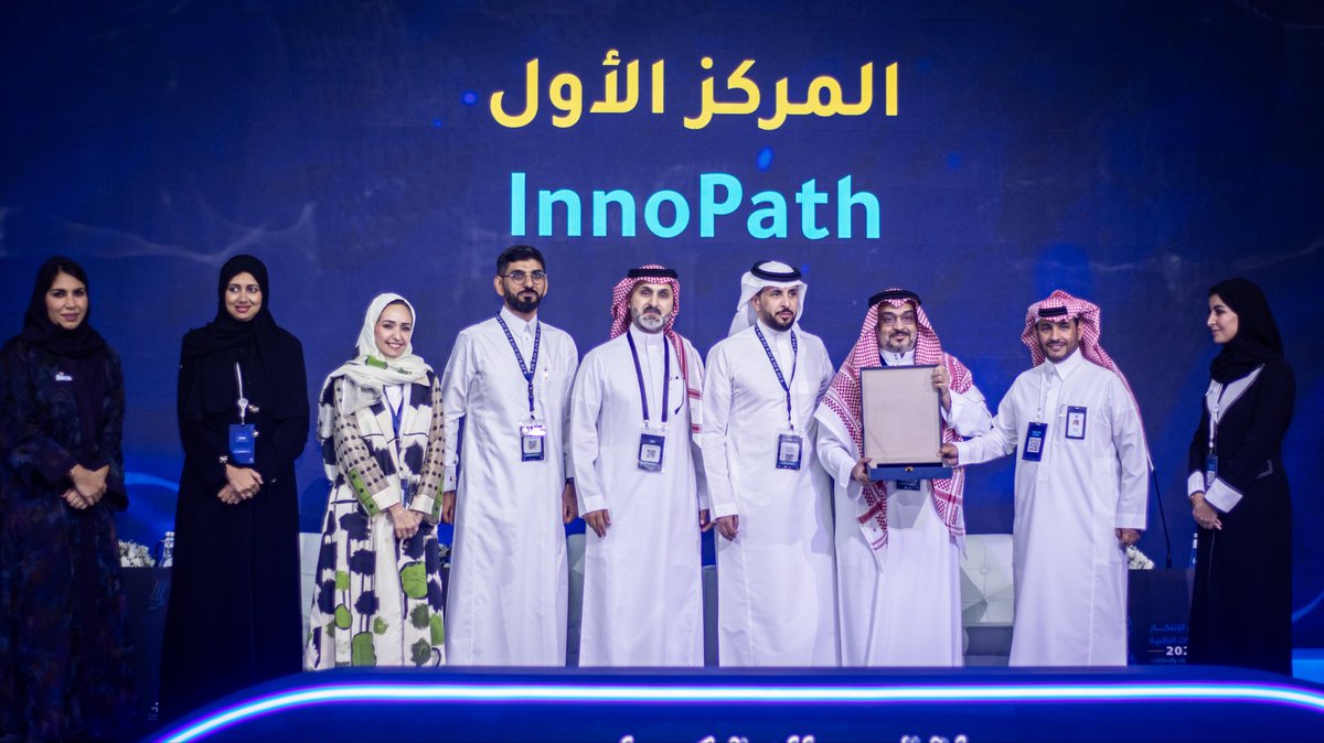 ksucentrallab's tweet photo. حين تتحوّل الفكرة إلى إبتكار، ويُترجم التحدّي إلى حلٍّ ممكن… تكون لحظة التتويج مستحقّة.

في مسار عمليات المختبرات الذكية، حصد فريق Innopath المركز الأول في #LABATHON2026، متوَّجًا بجائزة قدرها 15,000 ريال، مقدّمة من وزارة الصحة.

مباركٌ للفريق…
فكرةٌ تقدّمت، وابتكارٌ ترك أثره. 
#LABATHON2026