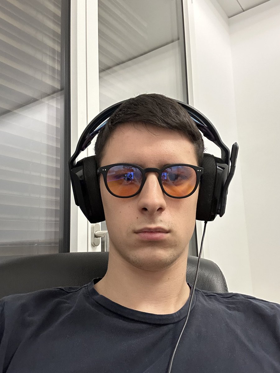 dimzyhq's tweet photo. Working with headphones on has been a game changer for my focus &amp; productivity!

Thank me later 🤝 https://t.co/1tHTr1UQ3l