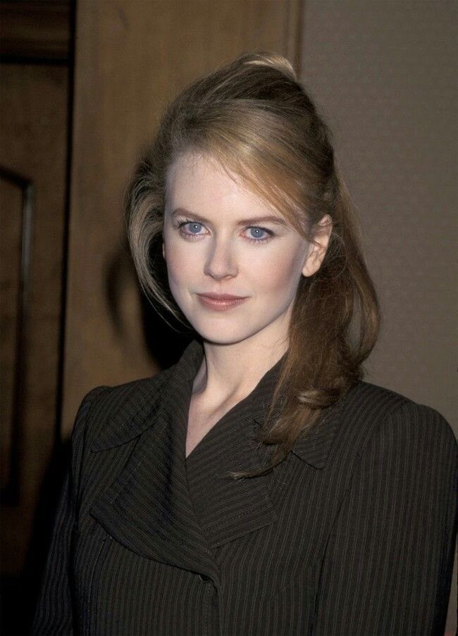 babybritained's tweet photo. i just can’t believe nicole kidman is real how can someone look this gorgeous https://t.co/gRm6KLx2hd