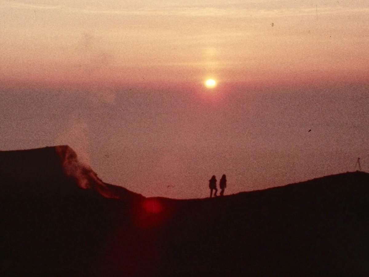 6ixImmortal's tweet photo. fire of love (2022)
dir. sara dosa https://t.co/h8sqUJ8rxV