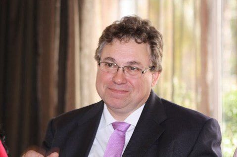 El_Divis's tweet photo. Ha fallecido Ricardo Montecatine una figura importantísima en el ajedrez español.

Maestro FIDE, presidente de la Federación Andaluza y gran divulgador, acercó el ajedrez desde su sección en El Correo de Andalucía durante 22 años. En 1987 comentó a diario el histórico Mundial entre Karpov y Kasparov en Sevilla.

Una vida dedicada al ajedrez. Mi más sentido pésame a su familia, amigos y a quienes aprendieron con él.

Descanse en paz.
