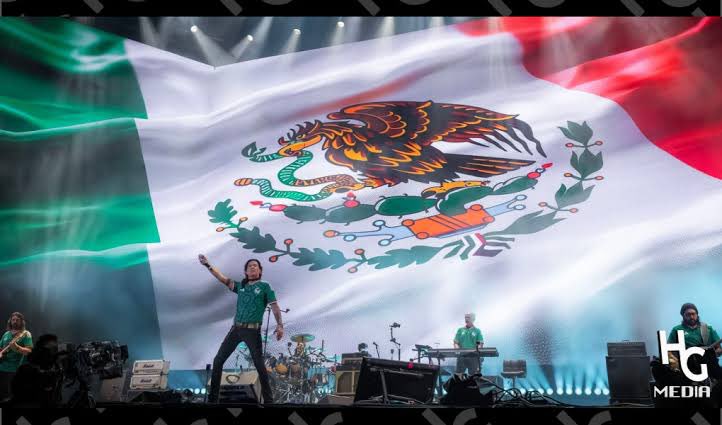 rockentu's tweet photo. En el libro de Simbad el Marino, dice que tú puedes viajar por todo el mundo, visitar los siete mares y todos los continentes, pero en donde naciste, ahí pertenece tu alma, y eso es México
#VivaMéxico 🇲🇽

https://t.co/MaYrLyRlN1 https://t.co/9Qz46PbD7j