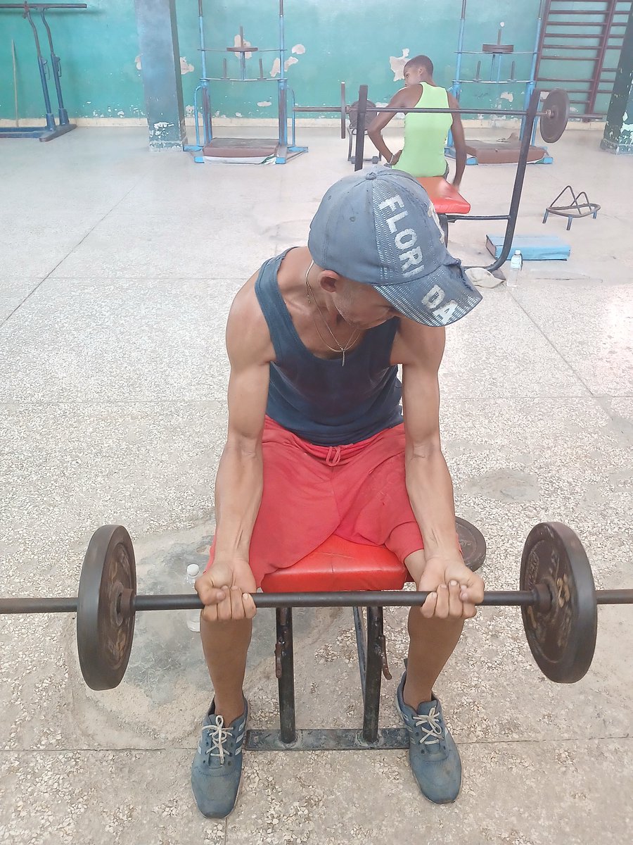 GimnasioGtmo's tweet photo. Si el gimnasio de cultura física no se detiene ejercicio físico vida saludable te esperamos # GuamtánamoTierrasdeCampiónes #CubaVencerá #CubaEstáFirme . https://t.co/ZFrLCXyOZr