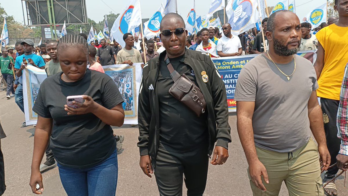 MMukanda2's tweet photo. Pas de changement de constitution pour offrir à un individu un 3e mandat en RDC. 
Pas de balkanisation.  La paix est une responsabilité des gouvernants et la guerre ne constitue guere un prétexte pour arracher au peuple ses droits et libertés. 
Il n'y a sous le régime actuel ni démocratie, ni État de droit, ni respect des droits et libertés fondamentales, ni justice équitable. La vie humaine est dessacralisée.