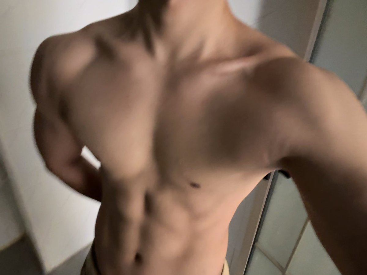 MBHyok's tweet photo. #健身 #薄肌 皮质醇过高 还没睡着💢 https://t.co/v190bxgksn