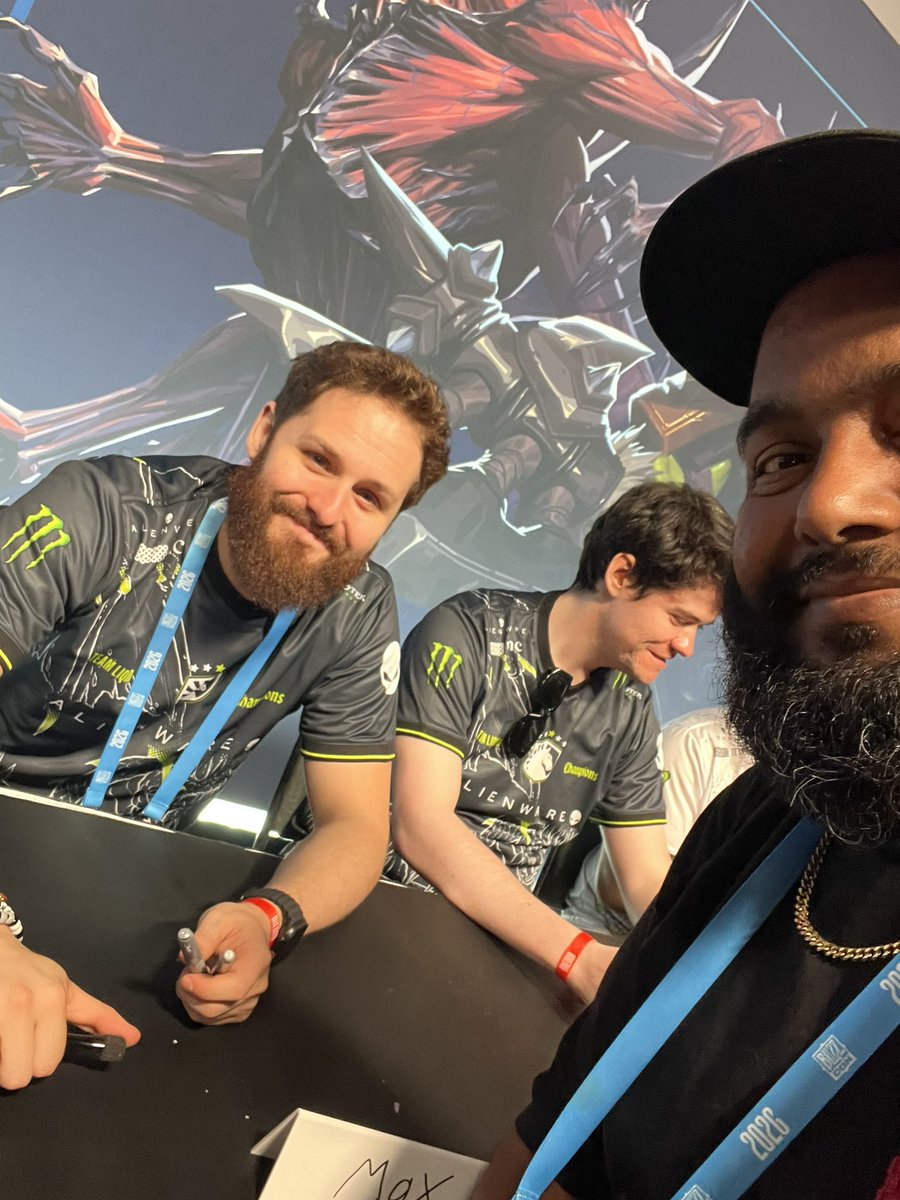 M0nsterorc's tweet photo. Had to make another post !! So many pics #blizzcon26 @EsfandTV @desifuego @TeamLiquid @maximum https://t.co/wPUeaSFJYf