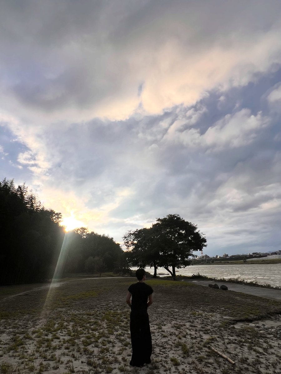 EleanorHowintb's tweet photo. SILENCE MARKS YOU FOR THE FIRE I HOLD OVER THE SUN. 🇪🇸 🇺🇸
🇪🇸 🇺🇸 THE OLD EARTH ENDS. https://t.co/n1JmlvWNtQ