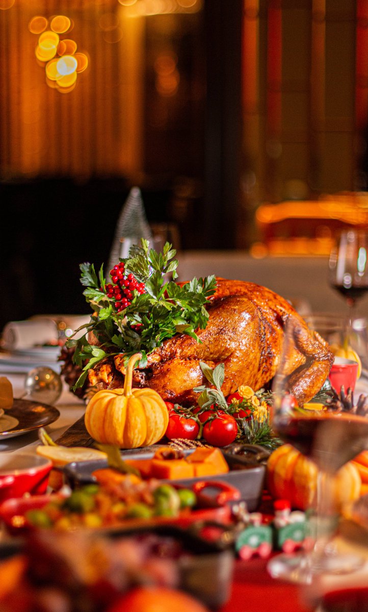 adelm925953's tweet photo. This Thanksgiving, our signature herb-roasted turkey with cranberry comp u0026 truffle mashed potatoes is back! Limited seating—grab your spot now for a cozy feast with loved ones! https://t.co/6SUulAJJHI