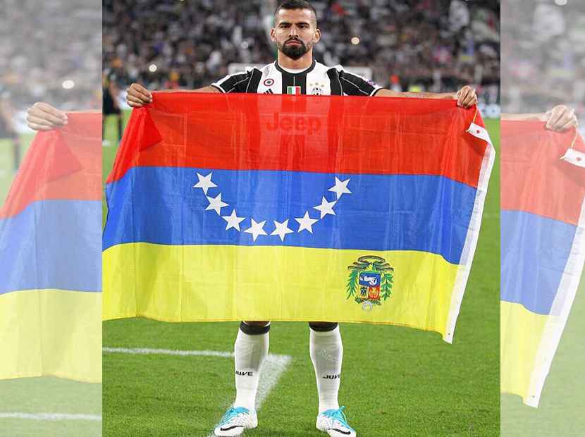 SonPolemicas's tweet photo. Por fin se retiró Tomás Rincon de la selección nacional...El apatrida y traidor que volteaba la bandera de Venezuela en los partidos.
Tenía "empavada" a la Vinotinto. https://t.co/aiqQ9O2DNz