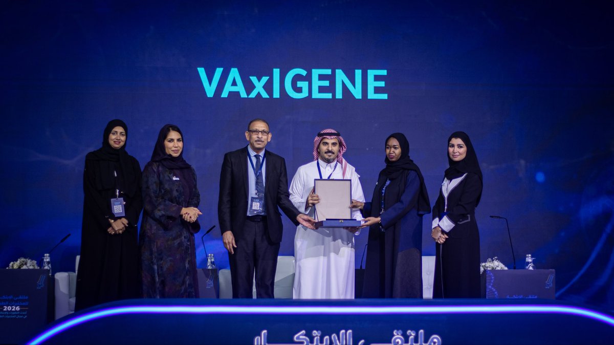 ksucentrallab's tweet photo. حين تلتقي المعرفة بالجرأة… يولد ابتكارٌ يستحق أن يُحتفى به.
نبارك لفريق VAXIGENE تحقيقه المركز الأول في مسار الطب المخبري المتقدم ضمن #LABATHON2026.
جائزة المركز الأول: 15,000 ريال
مقدّمة من وزارة الصحة.
من فكرةٍ بدأت على طاولة التحدّي… إلى ابتكارٍ اعتلى منصة التتويج.
مباركٌ لـ VAXIGENE هذا الإنجاز، ومنها إلى أثرٍ أبعد.