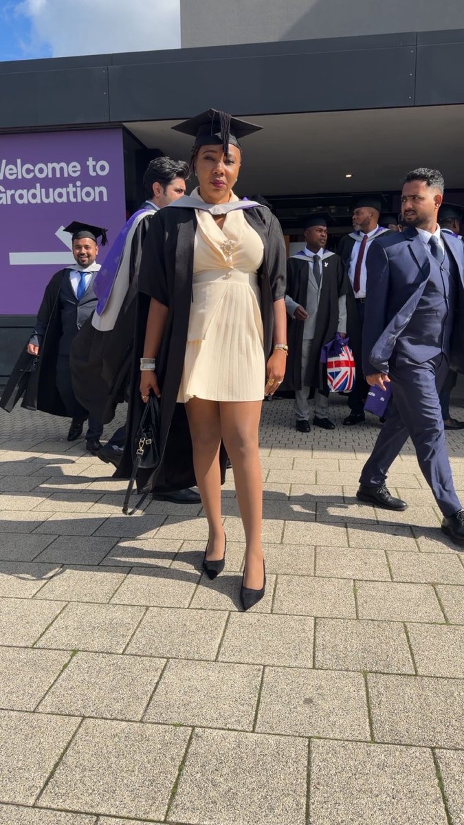 ibukunmi_'s tweet photo. I didn’t know my own strength….  🌺 🥳🍾 

I want to thank me for making this a success  👏💃🥂  
#Graduation  #Growth #AndItsAWrap  #OnToTheNextOne https://t.co/k6C6TfG7S2