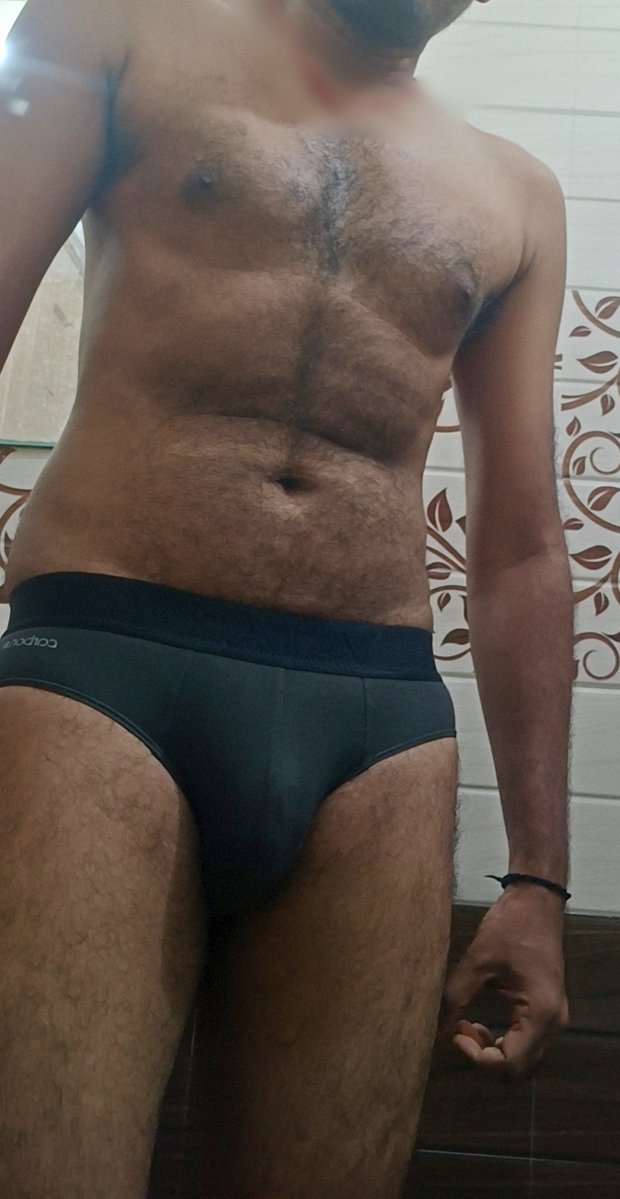 SyamS1383583's tweet photo. Hy dears 🙋

#mallu 
#underwear 
#briefs https://t.co/VuXsCCfOM3