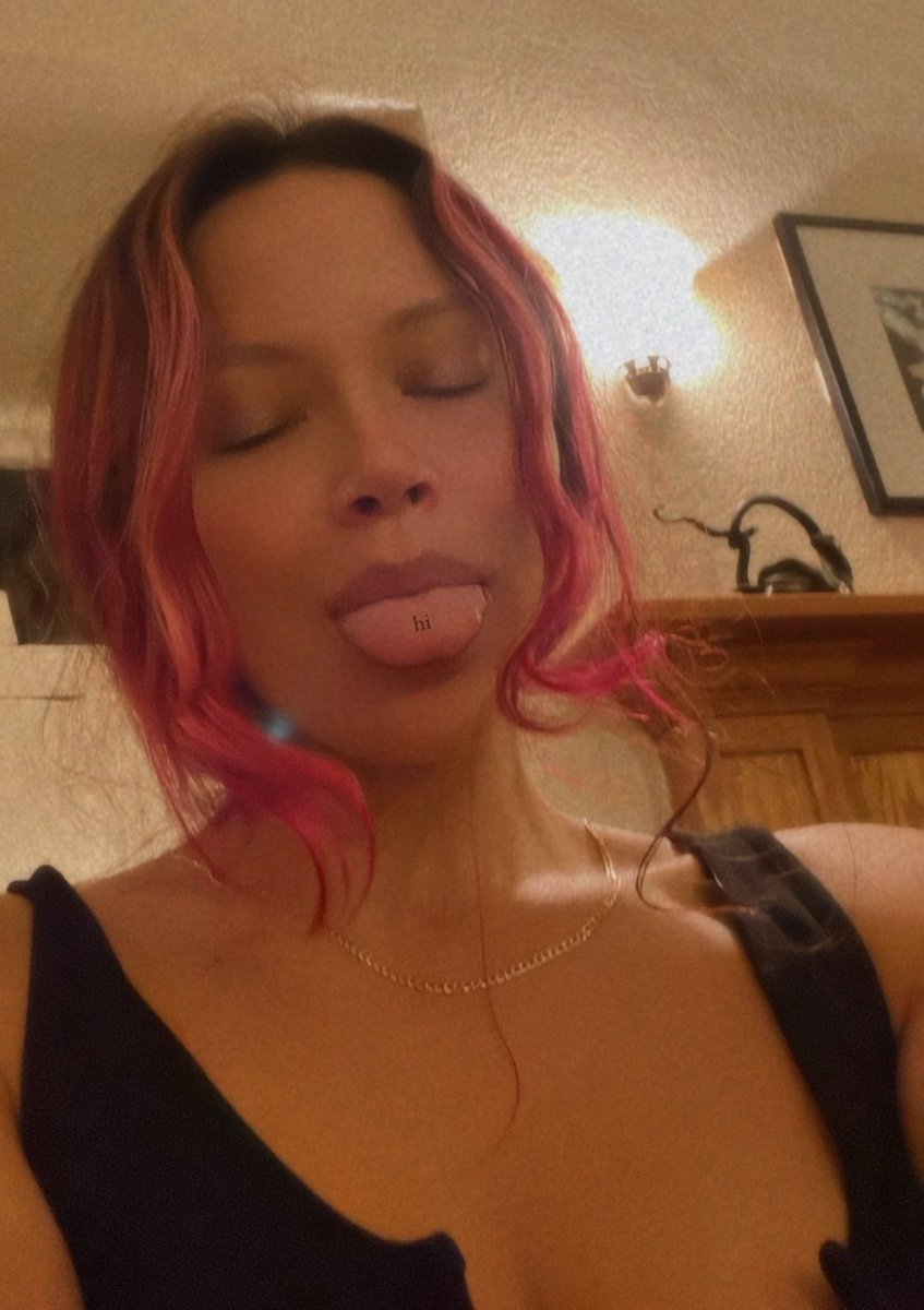 ImKayeeK's tweet photo. PINK HAIR MELISSA YOU WILL ALWAYS BE FAMOUS AND LOVED BY ME. https://t.co/WNVVaLapMG