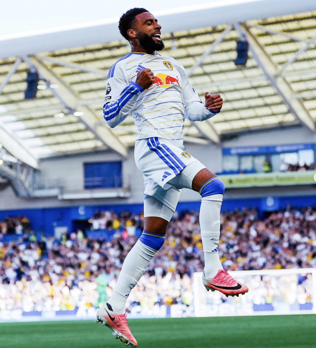 FPL_Market_Edge's tweet photo. GW5 defensive value 

🛡️ Leif Davis -- £4.0m | 3.54 xP
🛡️ Jayden Bogle -- £4.5m | 3.93 xP
🛡️ De Cuyper -- £4.8m | 4.13 xP

Cheap defenders. Strong projections.
Worth a look before the deadline. https://t.co/e3jr6YRFw9