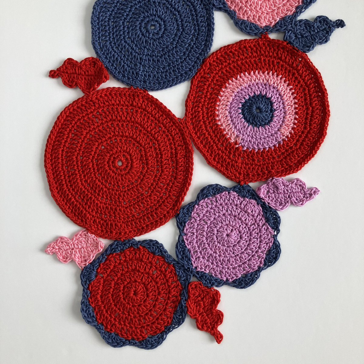 deviparikh's tweet photo. I haven’t been crocheting as much. And most of it has been very satisfying discs of varying sizes and colors. But this one I am excited about! https://t.co/Ta3agV5JyP