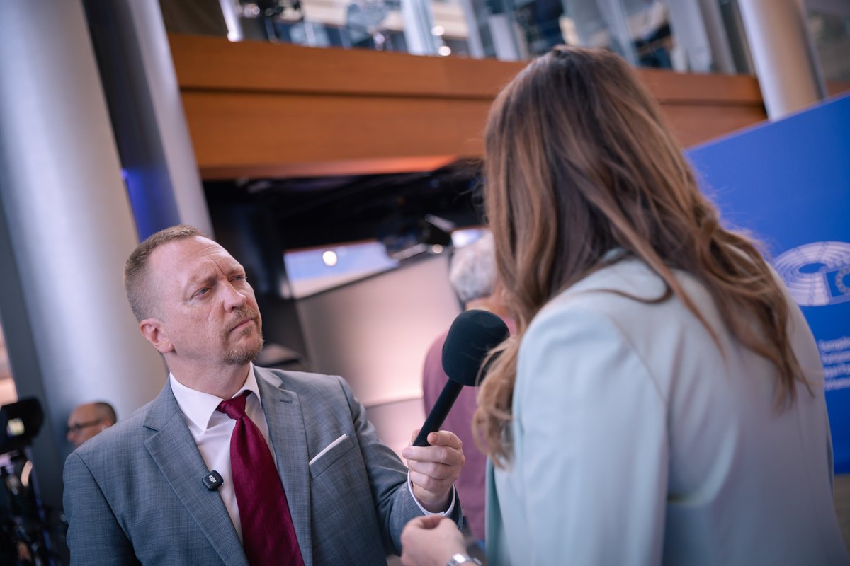 PetraStegerFPOE's tweet photo. Im Interview mit Report24 habe ich Klartext zu von der Leyens Rede zur Lage der EU gesprochen: Europa ist keine Bühne für ihre Selbstinszenierung!

Wer die Kommission führt, schuldet den Bürgern Ergebnisse. Hochglanzreden reichen nicht. Wir brauchen sichere Grenzen, eine starke Wirtschaft und souveräne Staaten.

Dafür braucht Europa einen politischen Neuanfang. Ursula von der Leyen muss gehen!