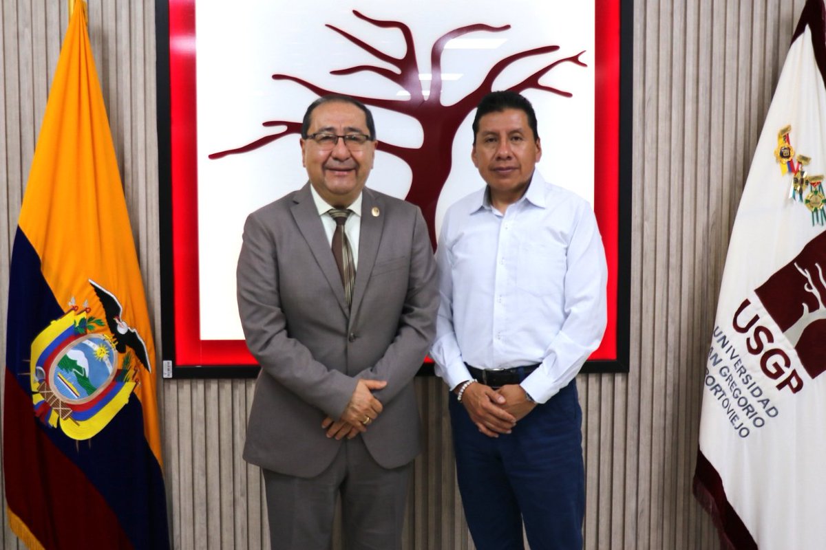 CNEManabi's tweet photo. 🤝 | Nuestro director, #WilliamCadena, se reunió con el rector de @USGPOFICIAL, #JaimeAlarcón, para coordinar acciones de la #CapacitaciónMJRV2027.

🎓 572 estudiantes de esta institución fueron designados como #MJRV para las #Elecciones2027Ec. 🗳️ https://t.co/OVh4m6vLpq