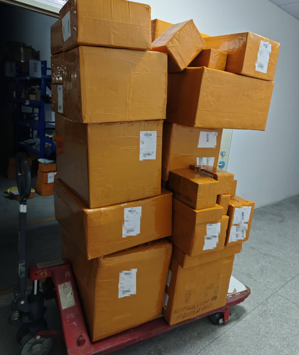 rosas379881's tweet photo. Just got my long-awaited package and unboxed it—what a smooth delivery! Cannot wait to use this new gadget I’ve been eyeing for ages!， https://t.co/rUjXJSfKro
