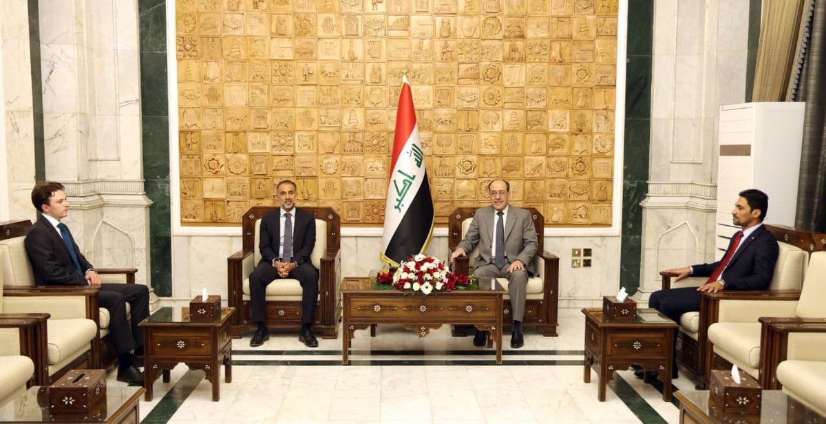 flytoo3fzh's tweet photo. السيد نوري المالكي يبحث مع السفير البريطاني لدى العراق مستجدات الاوضاع السياسية والامنية والعلاقات ��ين البلدين.

وأكد المالكي ان العراق متمسك بسيادته وعلاقاته المتوازنة مع الجميع مشددا على ان حصر السلاح بيد الدولة يجب ان يتم بالحوار والتفاهمات والضمانات التي تحفظ امن العراق https://t.co/yld1OGDhc4