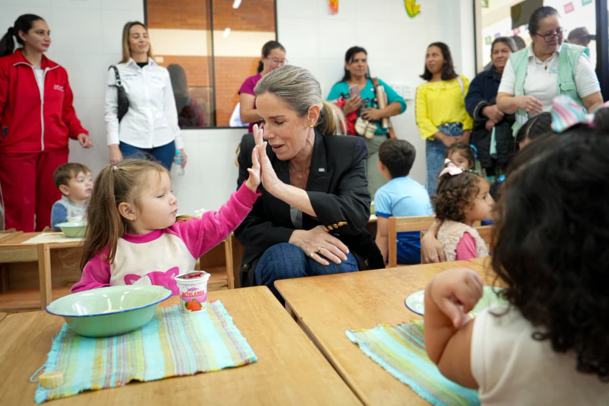 SantiPenap's tweet photo. Inauguramos el 8.º CAIPI “Semillas del Futuro” en San Estanislao, el primer centro instalado dentro de una escuela para brindar estimulación temprana, salud, nutrición y mucho amor a niñas y niños de 3 meses a 4 años. En compañía de @LetiOcamposP, seguimos habilitando espacios integrales que transforman realidades, porque nuestra prioridad es acompañar de cerca a las familias y asegurar que la primera infancia en San Pedro y en cada rincón del país reciba la atención que merece. ❤️