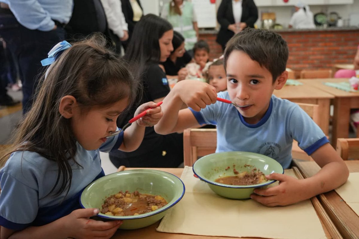 SantiPenap's tweet photo. Inauguramos el 8.º CAIPI “Semillas del Futuro” en San Estanislao, el primer centro instalado dentro de una escuela para brindar estimulación temprana, salud, nutrición y mucho amor a niñas y niños de 3 meses a 4 años. En compañía de @LetiOcamposP, seguimos habilitando espacios integrales que transforman realidades, porque nuestra prioridad es acompañar de cerca a las familias y asegurar que la primera infancia en San Pedro y en cada rincón del país reciba la atención que merece. ❤️